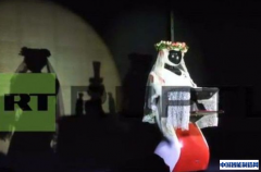 [图]首个机器人“伴娘”亮相天津婚礼引围观
