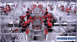 带你走进全球最牛工厂感受机器人造梦车间的铁