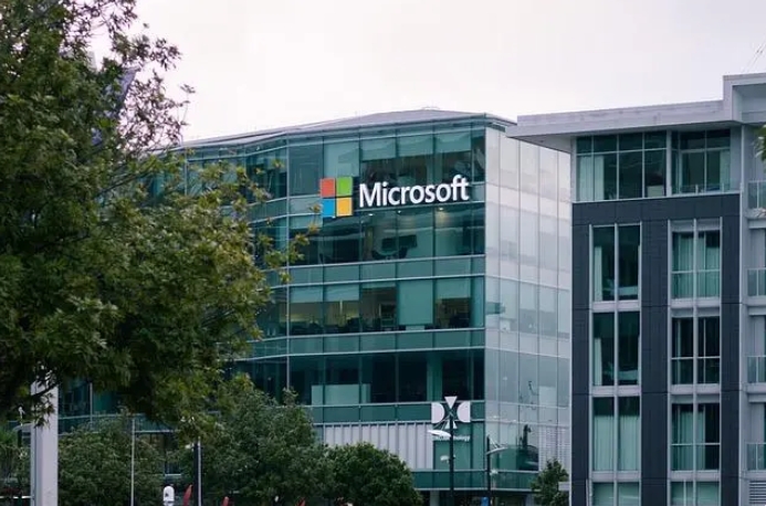 微软将向瑞典AI、云计算基础设施投资32亿美元